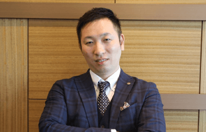 税理士法人経営サポートプラスアルファの代表税理士　高井　亮成