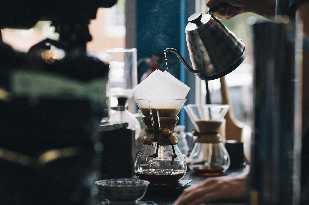 カフェ の内装費用 にこだわって業者に工事を依頼する際のメリットやデメリットについて！